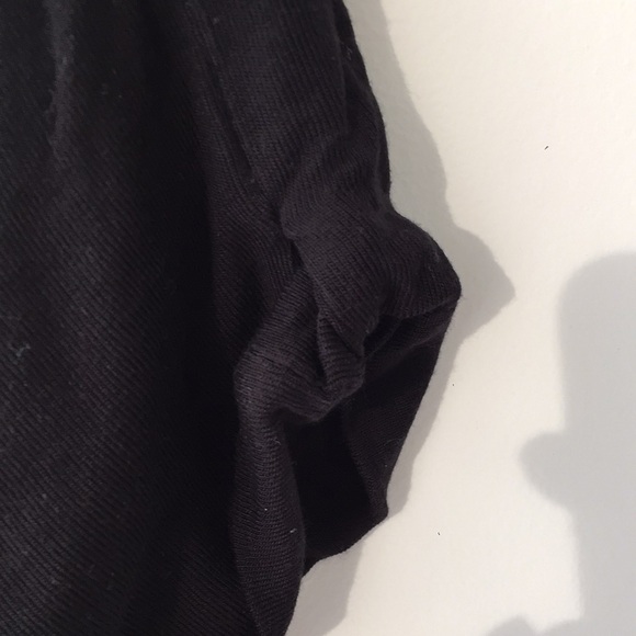 RW & Co. Black Top Knotted Sleeve Detail - Picture 4 of 9